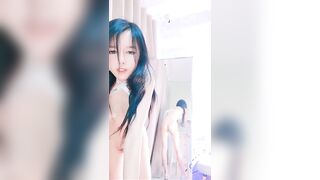 贫乳性感翘臀下