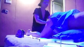 足疗店小粉灯偷拍正规足浴店极品女技师