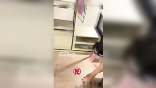 广州21岁反差母狗屁屁户外极限露出勾搭