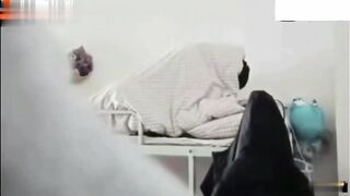 惊天大瓜男友把女生带回宿舍啪啪被舍友偷拍发群里