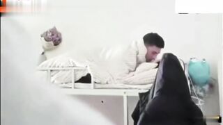 惊天大瓜男友把女生带回宿舍啪啪被舍友偷拍发群里