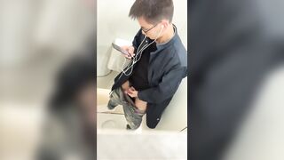 厕所里打飞机的帅弟