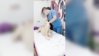 SPA养生会馆小哥深夜双飞两个骚逼少妇
