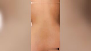 边操着女友边让她打电话给闺蜜打电话性爱合集