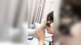 CC白袜皮鞋女王狗链遛母钻胯羞辱
