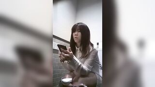 餐厅女厕偷拍多位年轻美女