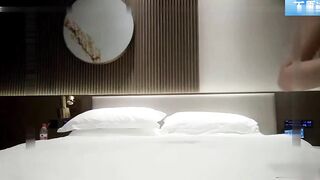 32岁美人妻被网红小伙引到酒店灌入精液