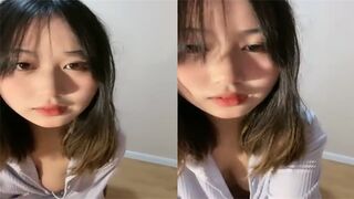 白丝肥臀骚妇口交伺候老公激情啪啪