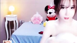 UT-包包恩绝版门票房期旗袍光光漏穴撅屁股