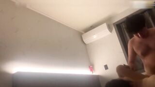 18岁女孩从小就被自己继父操性瘾很大