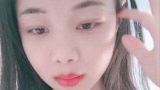 大过年了也不忘记赚外快卧室中和娇小老婆口交打飞机玩穴啪啪后入女上位摇起来