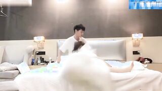 吃鸡认识的高中学生妹背着男友和帅哥开房被内射