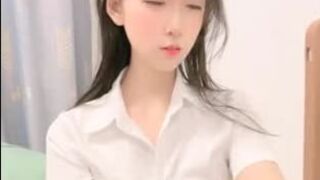 极品尤物颜值女神衬衣短裙很燥热收费房道具自慰手指扣入到底假屌骑乘位大白美臀套弄