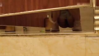 厕拍精选真想上去舔几口尝尝味道极品美女怼B拍摄