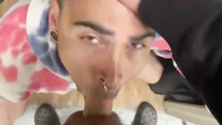 鼻环骚货喜欢口交吃鸡